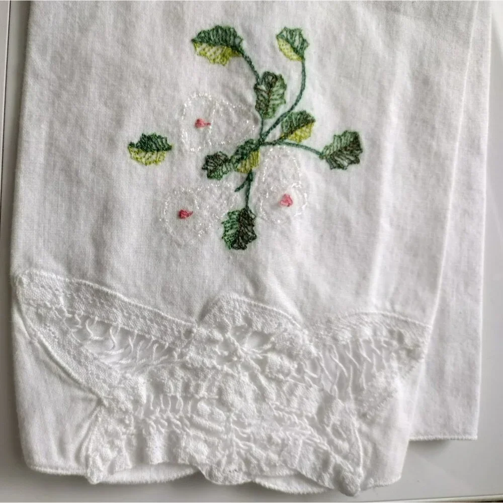 Vintage Embroidered White Cotton Hand Towel With Floral Design & Lace Trim 18x13